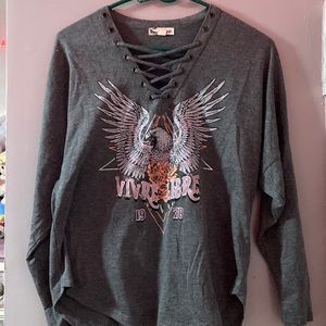 About A Girl Tops Shirt Women Size S Vivre Libre 1978 Graphic Gray